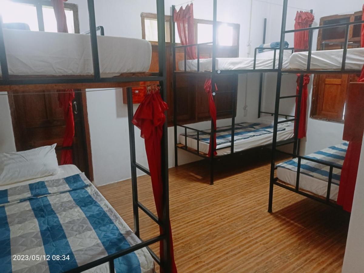 Aurora Backpackers Hostel ルアンパバーン エクステリア 写真
