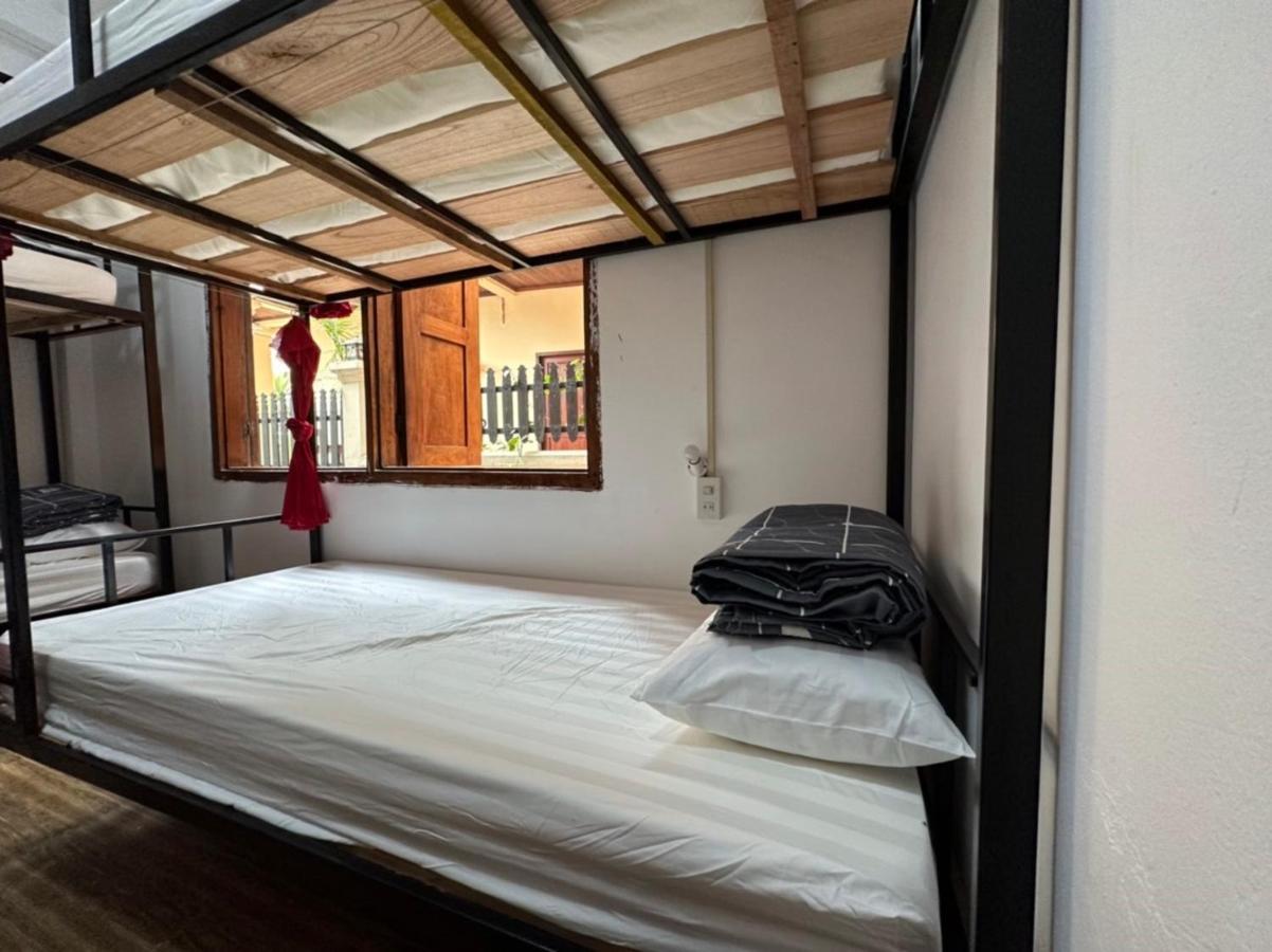Aurora Backpackers Hostel ルアンパバーン エクステリア 写真