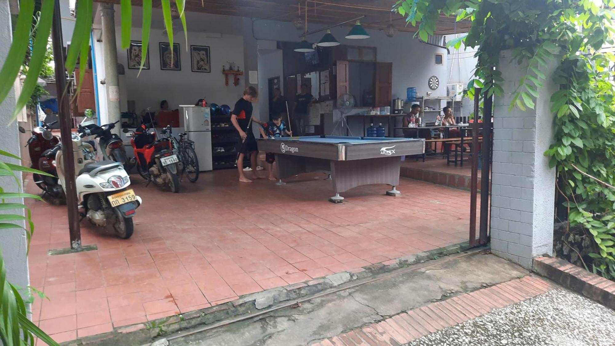 Aurora Backpackers Hostel ルアンパバーン エクステリア 写真