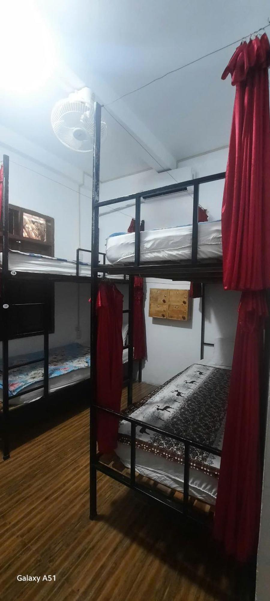 Aurora Backpackers Hostel ルアンパバーン エクステリア 写真