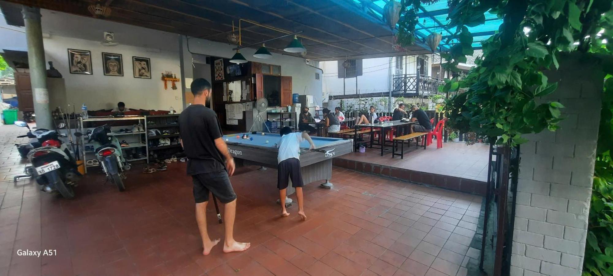 Aurora Backpackers Hostel ルアンパバーン エクステリア 写真